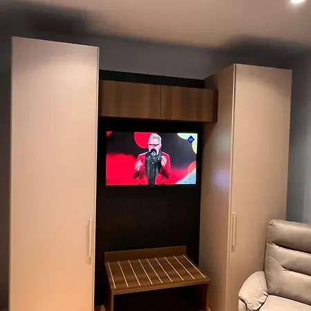 Frühstückspension In Cavour 127